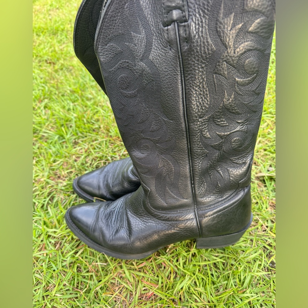 Black Embossed Leather men’s Justin boots size 8